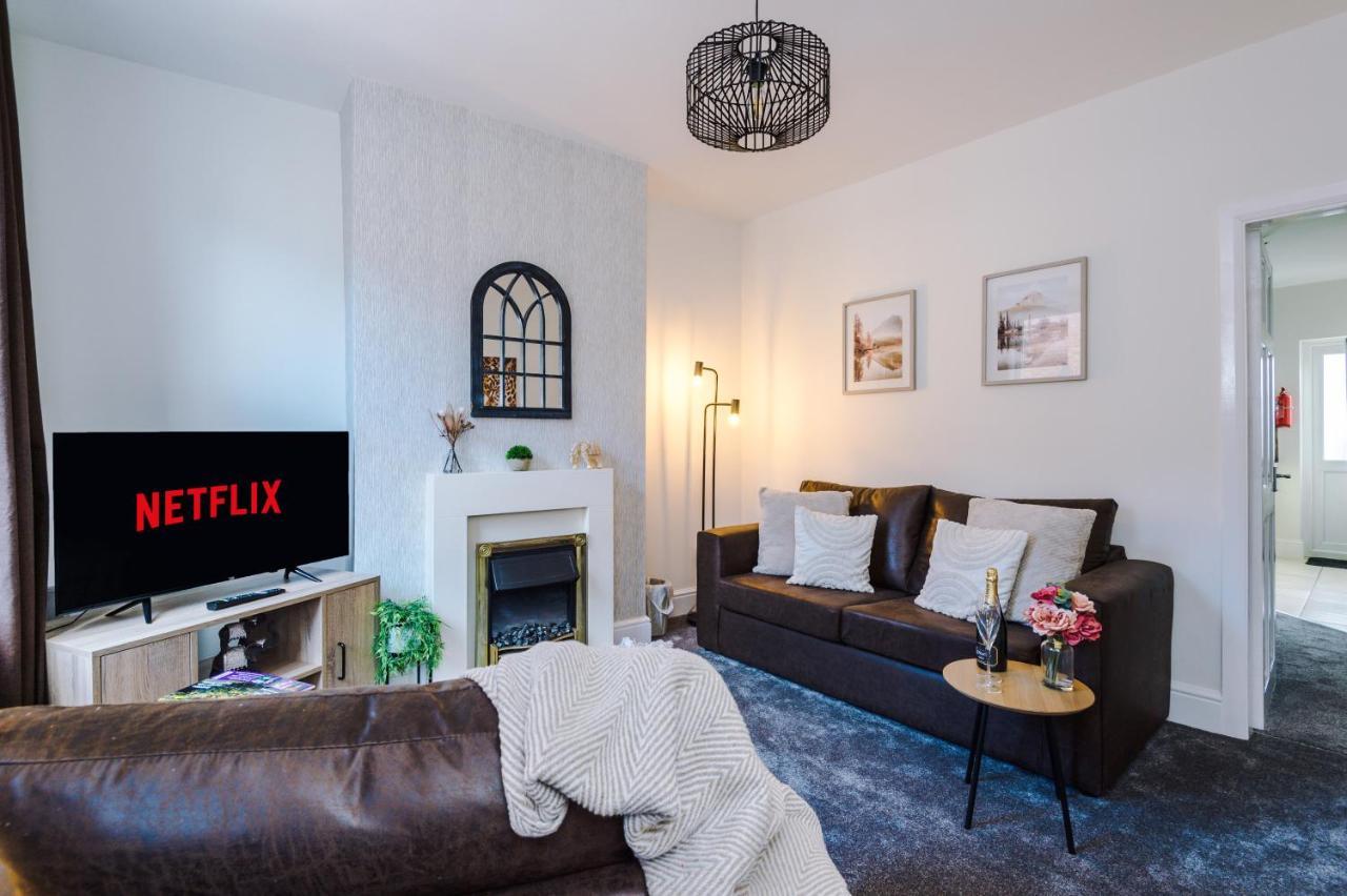 Bright 2-Bed Cottage In Chester By 53 Degrees Property, Ideal For Couples & Small Groups, City Centre - Sleeps 6 Exterior photo