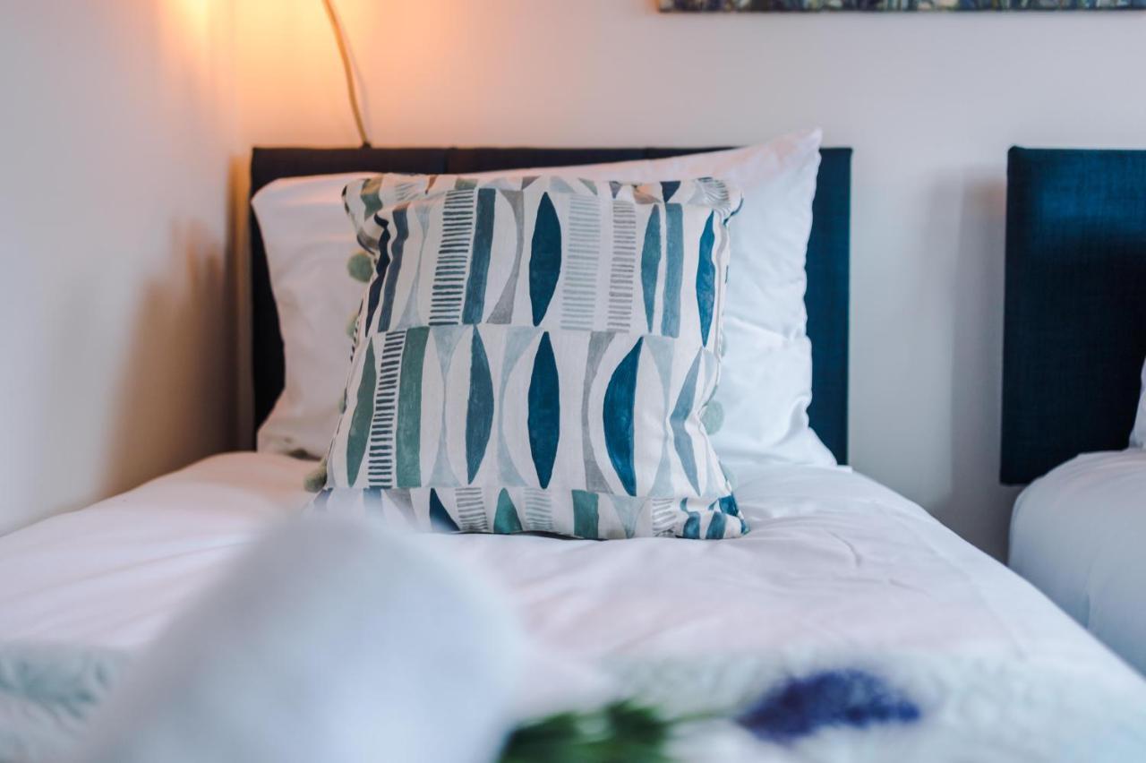 Bright 2-Bed Cottage In Chester By 53 Degrees Property, Ideal For Couples & Small Groups, City Centre - Sleeps 6 Exterior photo