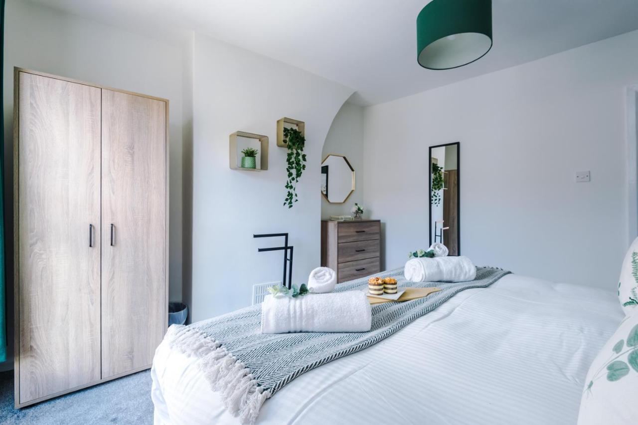 Bright 2-Bed Cottage In Chester By 53 Degrees Property, Ideal For Couples & Small Groups, City Centre - Sleeps 6 Exterior photo