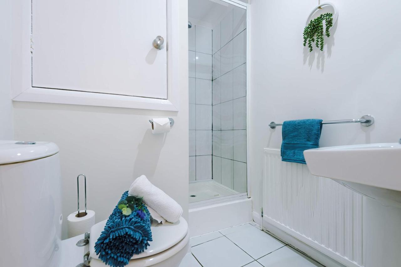 Bright 2-Bed Cottage In Chester By 53 Degrees Property, Ideal For Couples & Small Groups, City Centre - Sleeps 6 Exterior photo