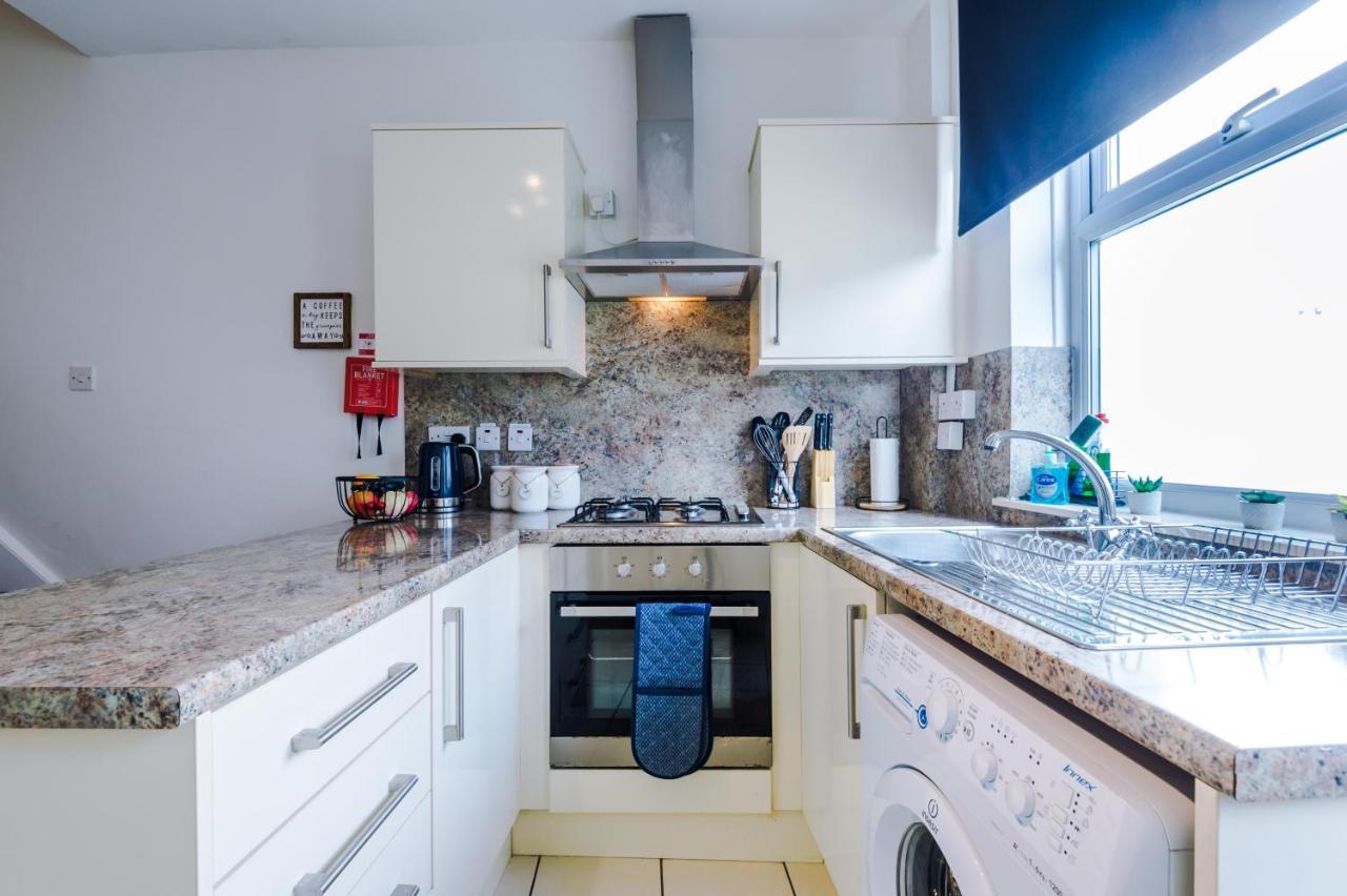 Bright 2-Bed Cottage In Chester By 53 Degrees Property, Ideal For Couples & Small Groups, City Centre - Sleeps 6 Exterior photo